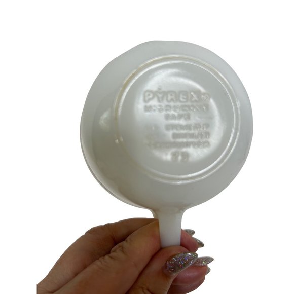 Set of 2- Pyrex Vintage Teacups Coffee Cups Milk Glass Gold Butterfly Corning NY - Picture 7 of 13